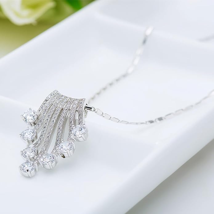 Fan-Shaped Moissanite Pendant Necklace for Women, 14K Gold Clavicle Chain, Fashion-Forward Present for Her