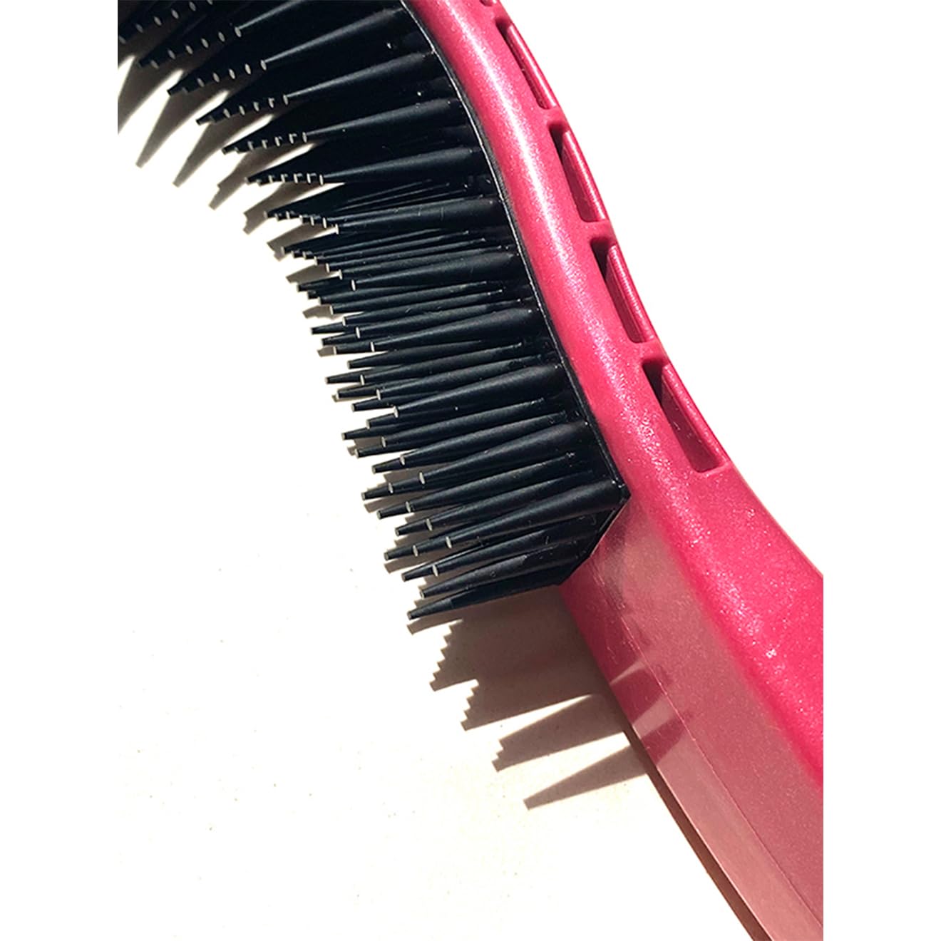 (Pink) Designed for Comfort, Created for Results. This innovative grooming brush features multi contoured bristles that gently adapt to your cats body for a stress-free brushing experience.