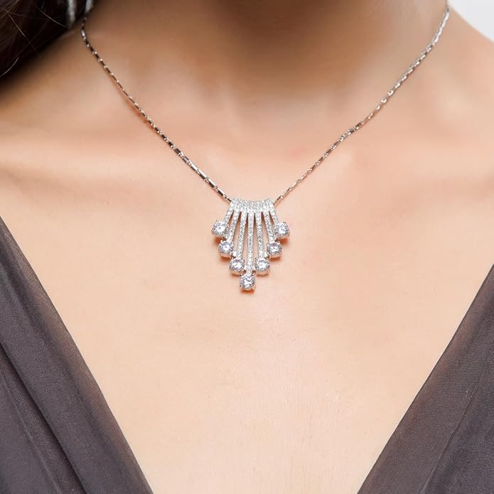 Fan-Shaped Moissanite Pendant Necklace for Women, 14K Gold Clavicle Chain, Fashion-Forward Present for Her